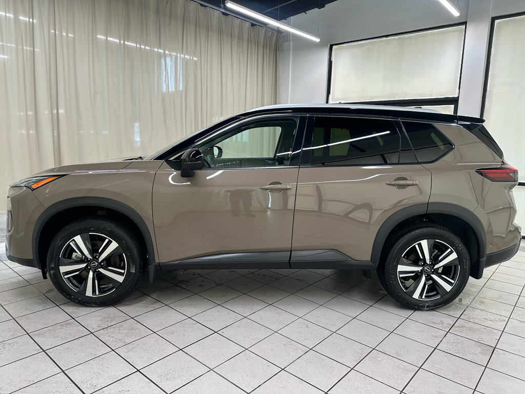 Used 2025 Nissan Rogue SL w/ Tech Package image 10