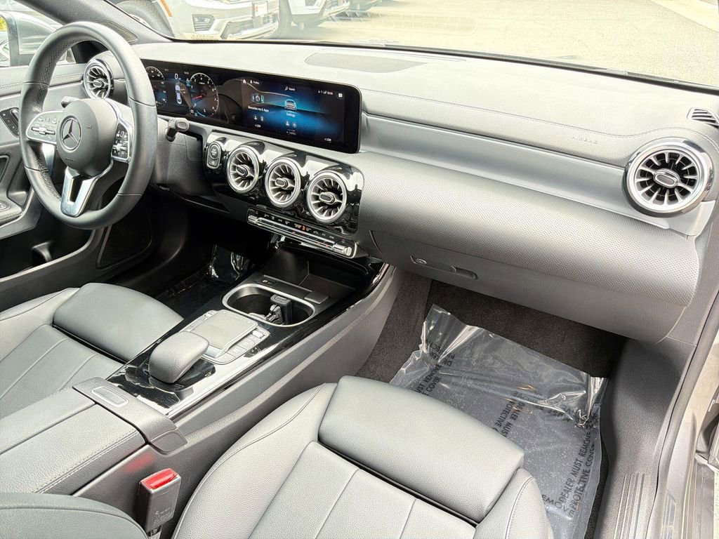 Used 2023 Mercedes-Benz CLA 250 image 33