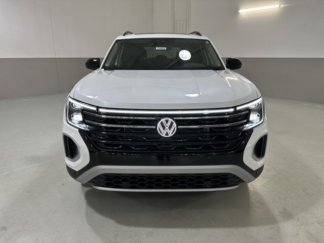 New 2026 Volkswagen Atlas Peak Edition image 2