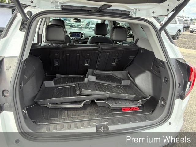 Used 2023 GMC Terrain SLT w/ Tech Package FWD image 26