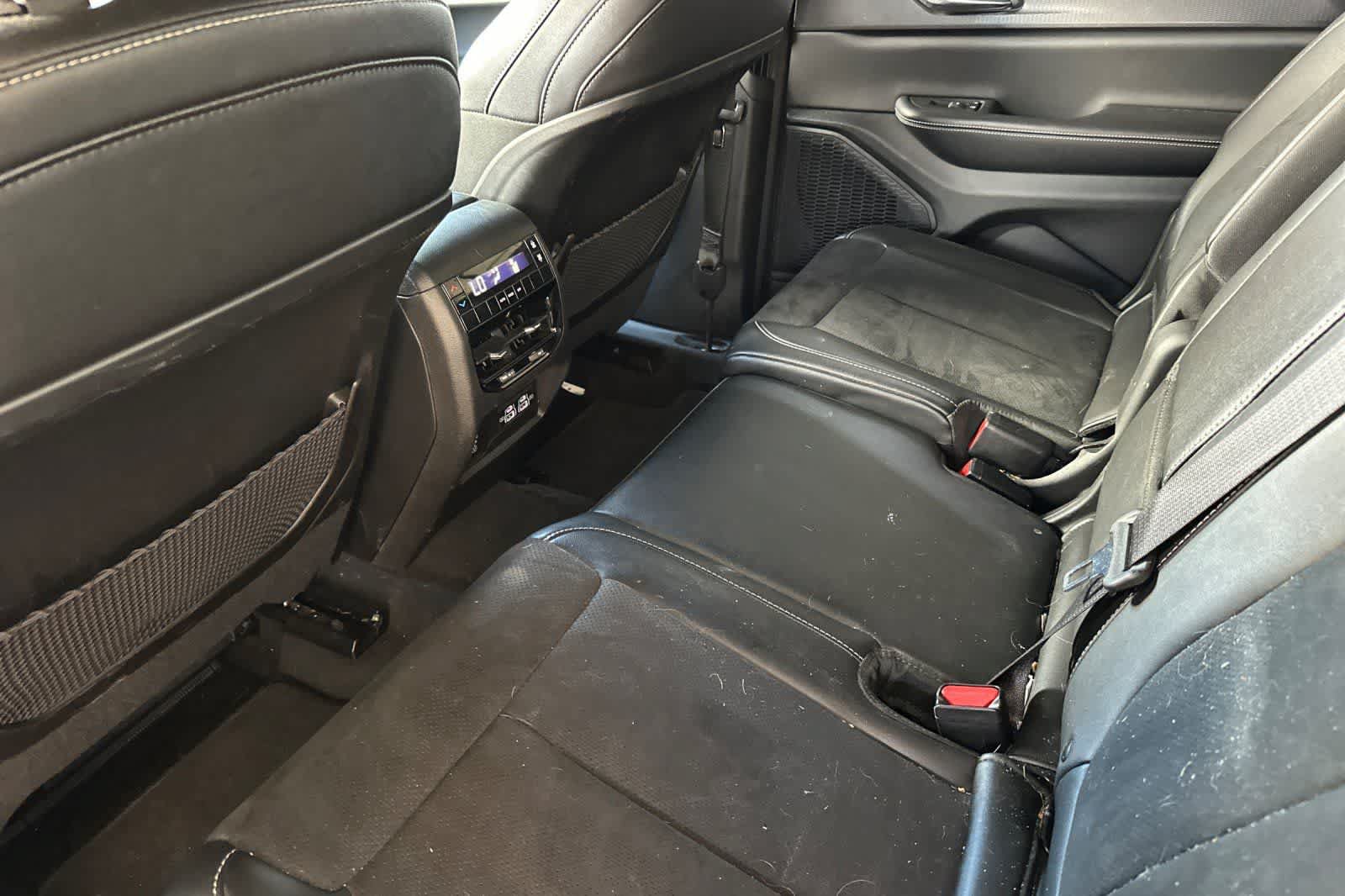 Used 2024 Jeep Grand Cherokee L Laredo RWD image 5