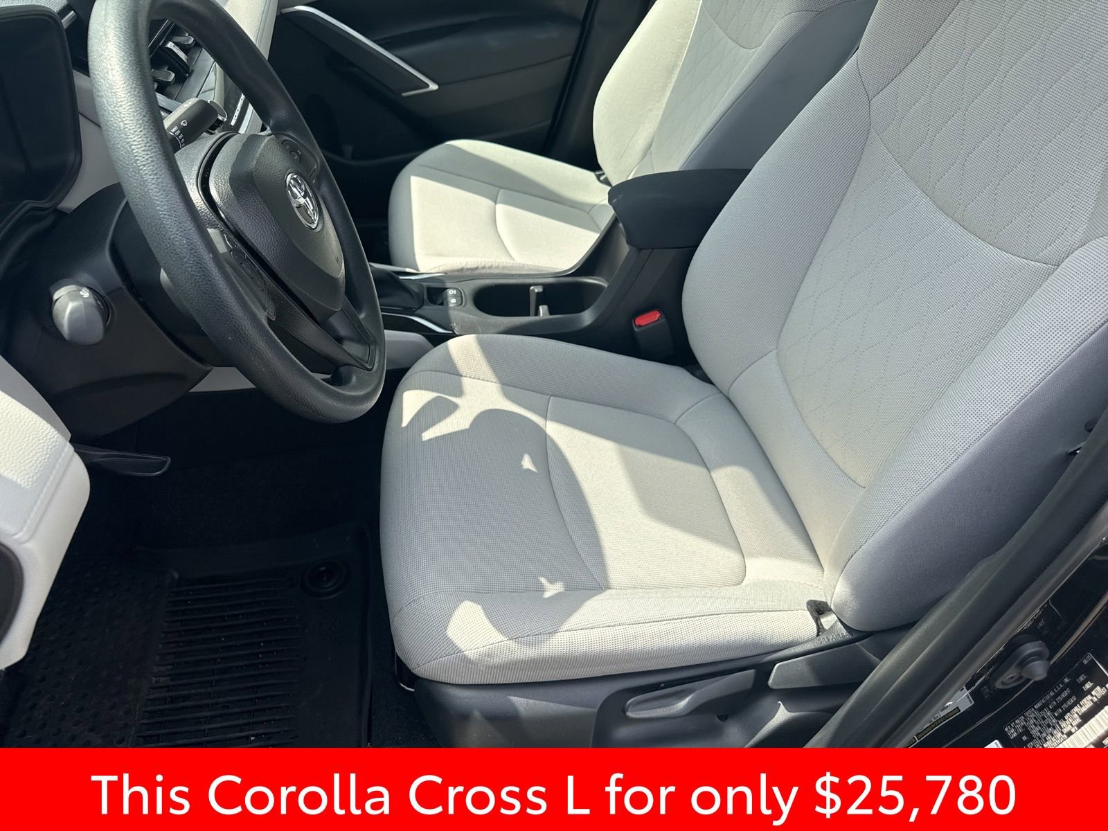 Used 2025 Toyota Corolla Cross L image 28