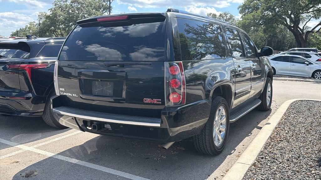 Used 2010 GMC Yukon XL Denali AWD/4WD image 6