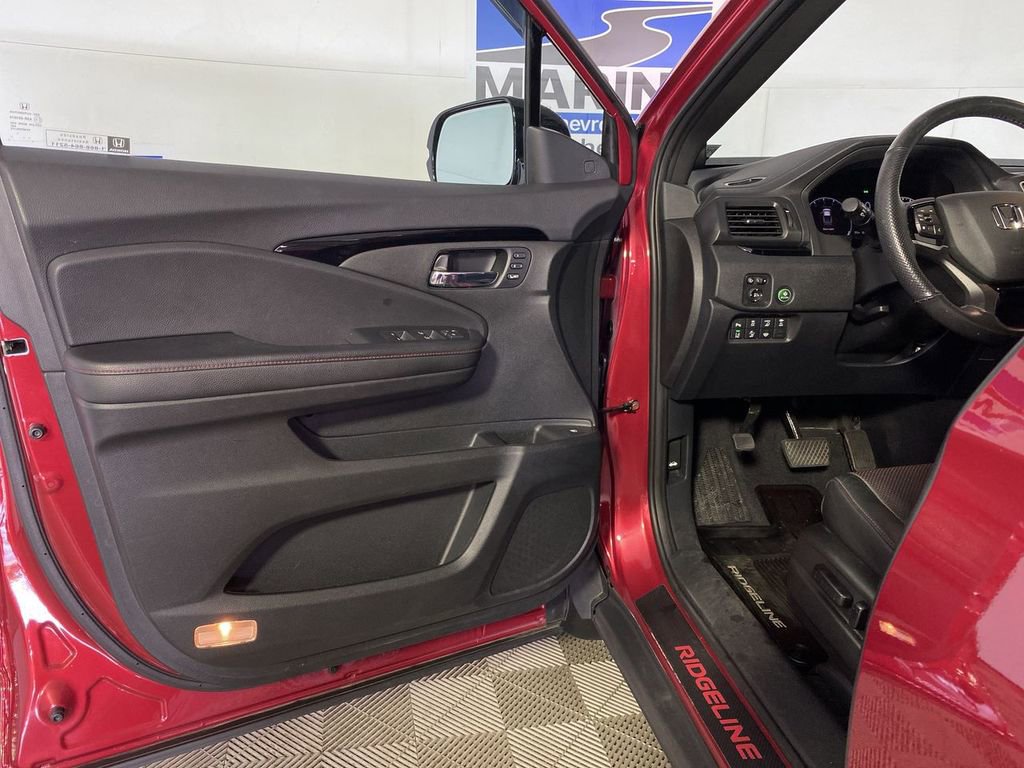 Used 2025 Honda Ridgeline Black Edition image 29