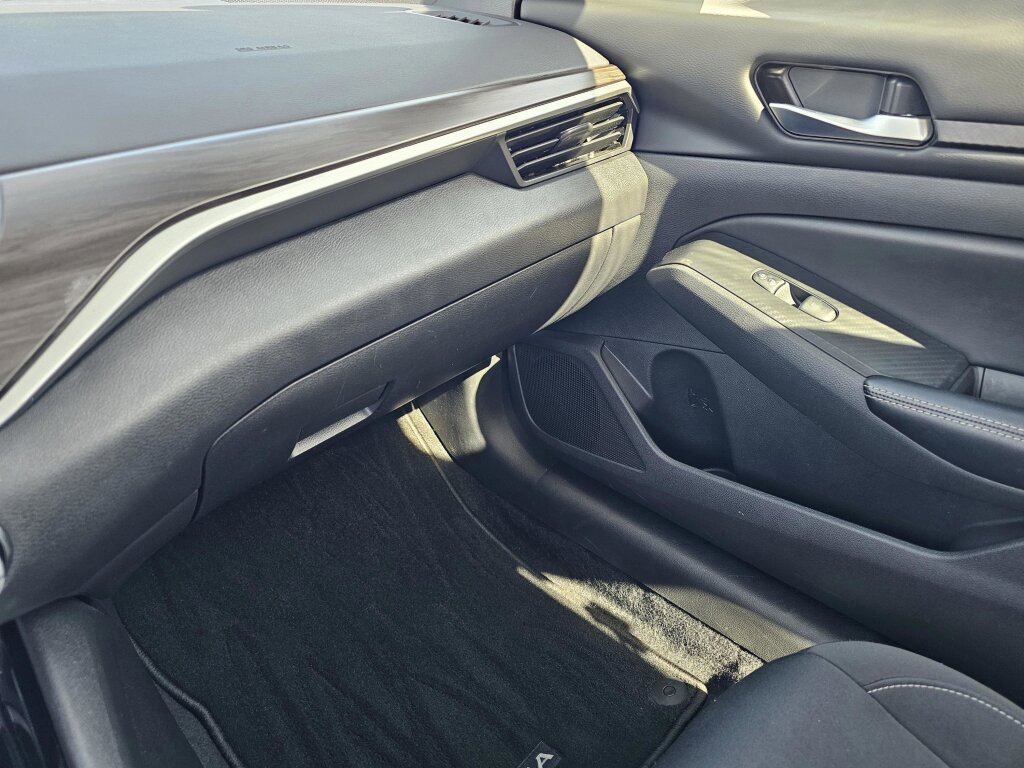 Used 2024 Nissan Altima 2.5 SV image 26
