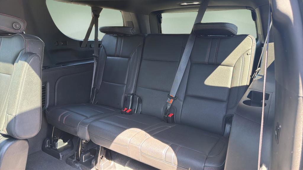 Used 2023 Chevrolet Suburban RST w/ Luxury Package image 18