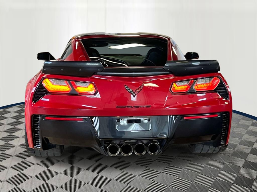 Used 2015 Chevrolet Corvette Z06 w/ 3LZ Preferred Equipment Group RWD image 5