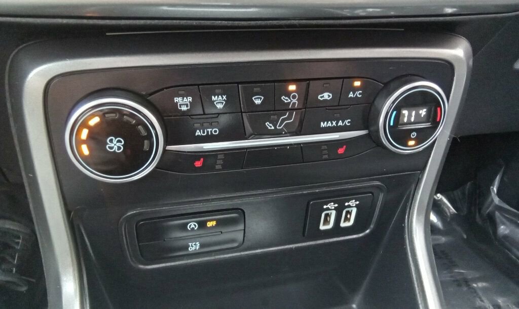 Used 2018 Ford EcoSport SE w/ SE Convenience Package image 24