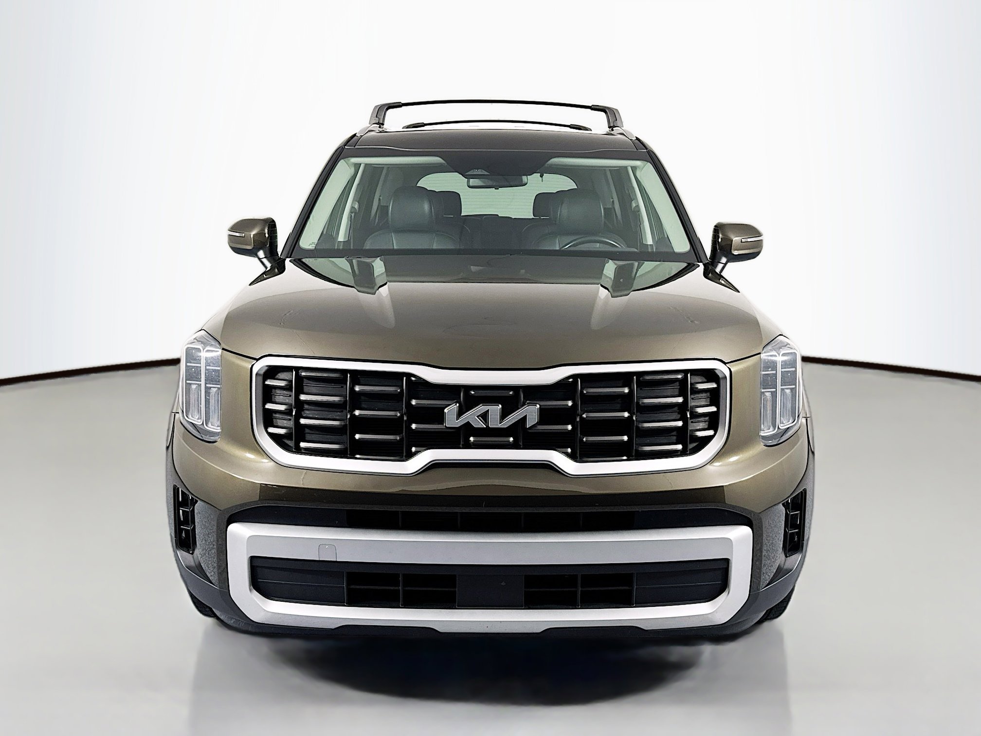 Used 2023 Kia Telluride S FWD image 2