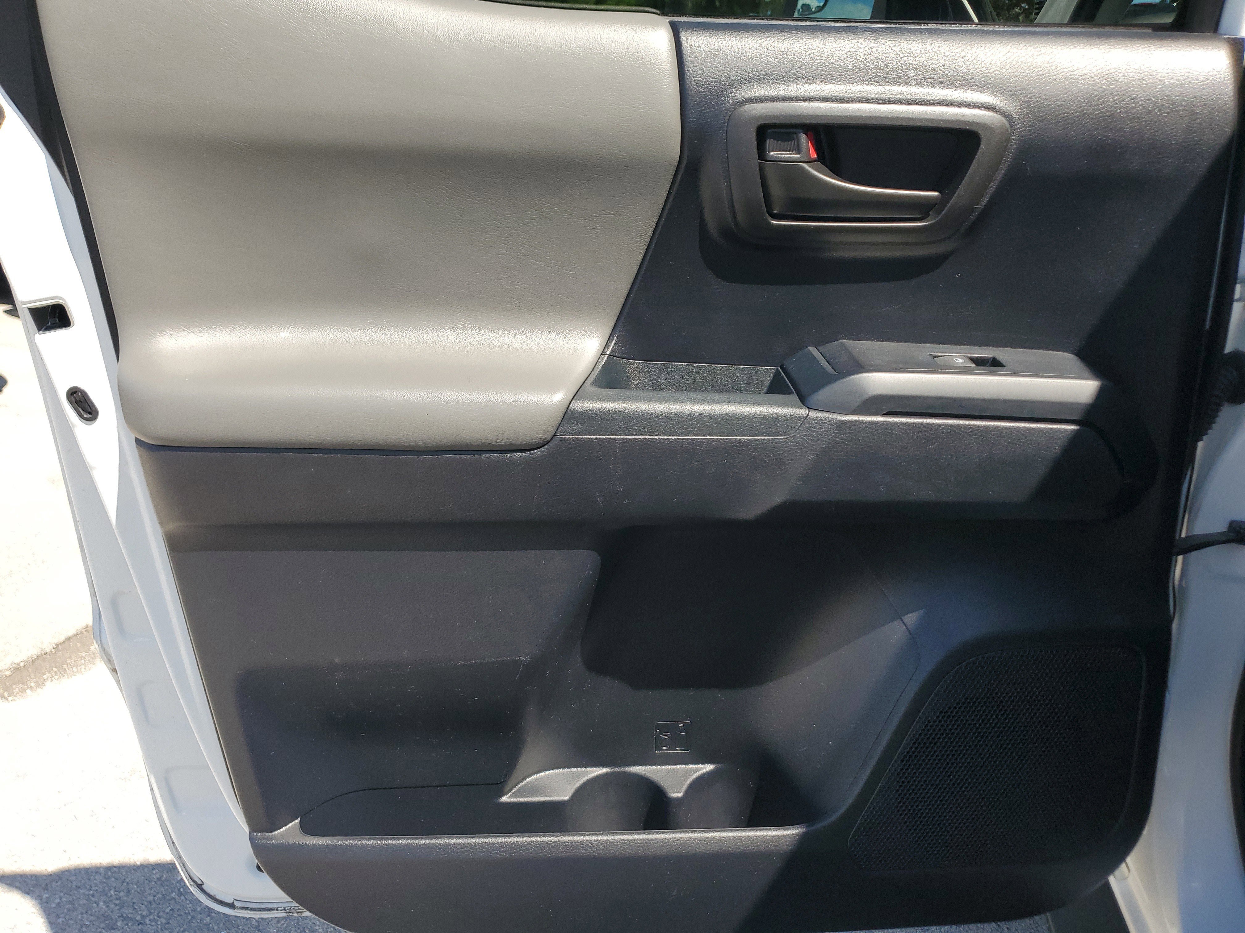 Used 2020 Toyota Tacoma SR image 26