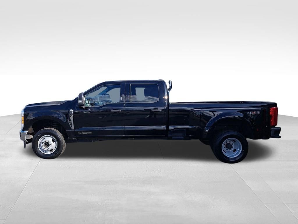Used 2024 Ford F350 XLT AWD/4WD image 2