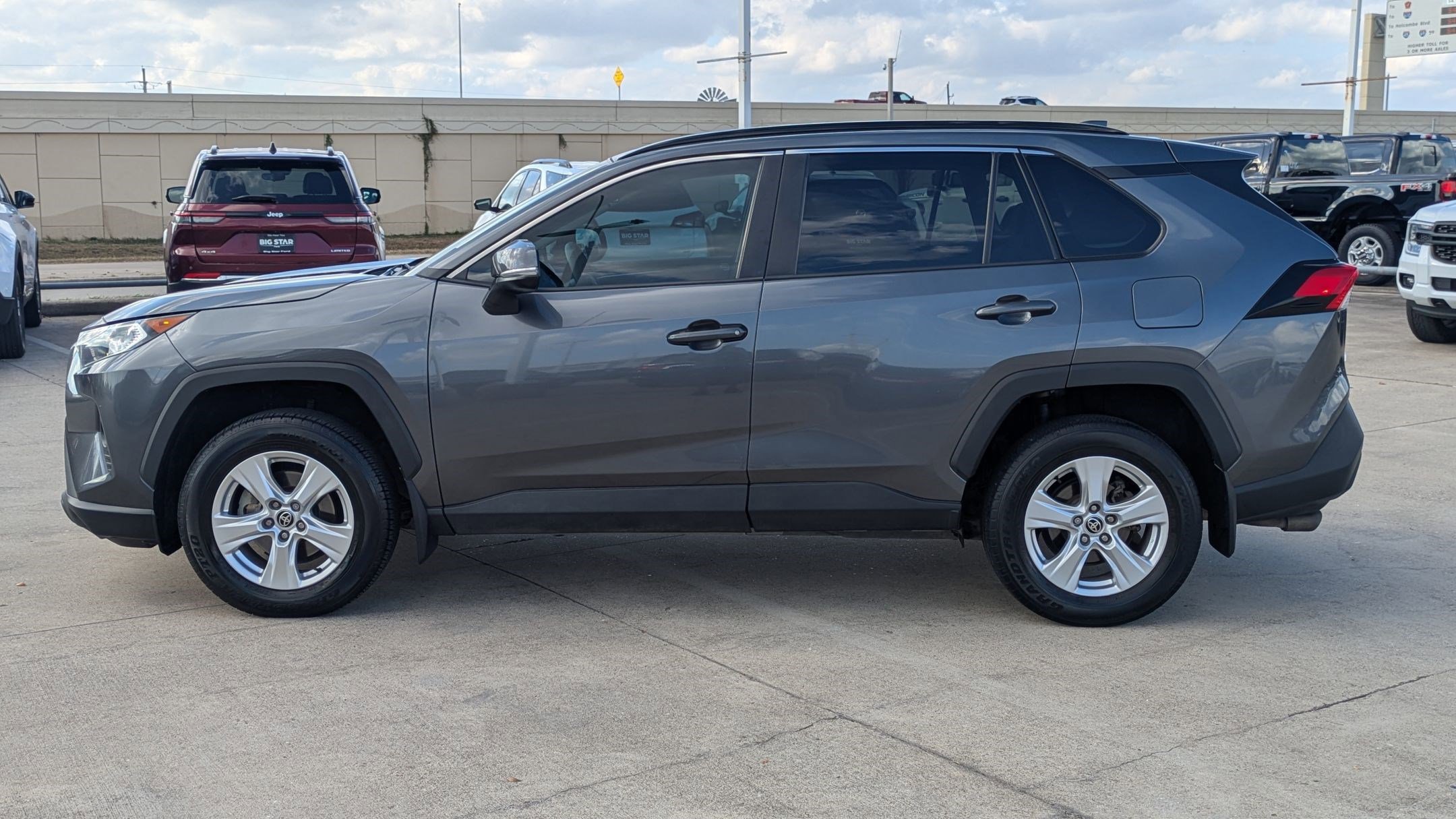 Used 2021 Toyota RAV4 XLE image 7