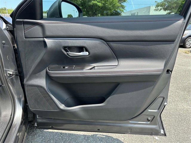 New 2025 Nissan Kicks SR image 8