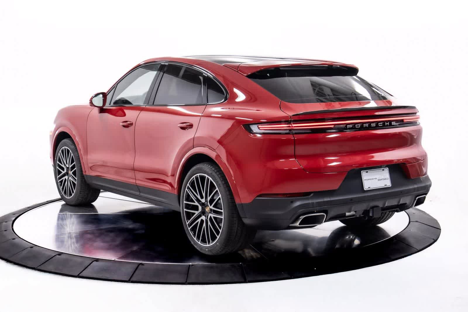 Certified 2025 Porsche Cayenne Coupe image 3