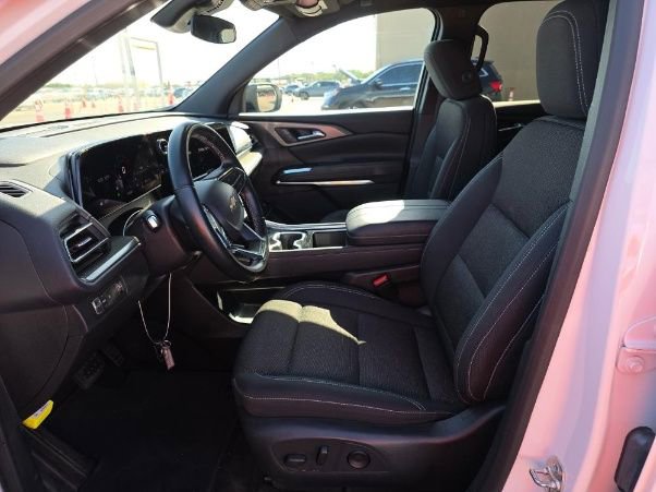 Used 2025 Chevrolet Traverse LT FWD image 43