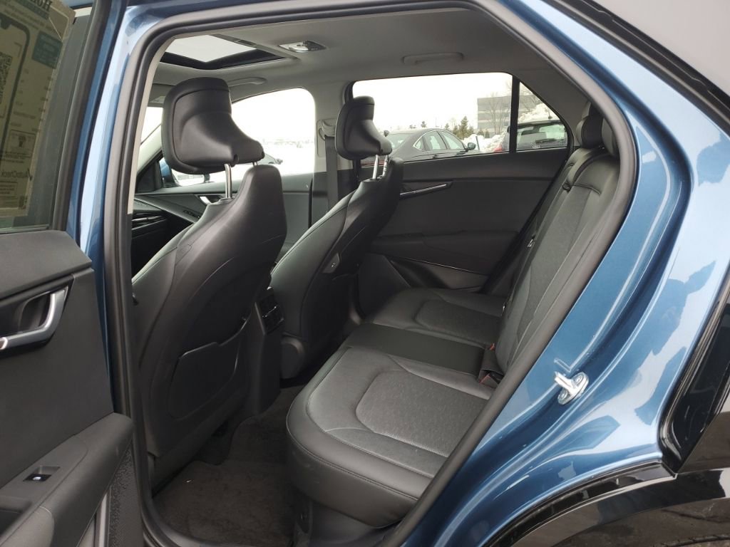 Used 2023 Kia Niro SX Touring image 37