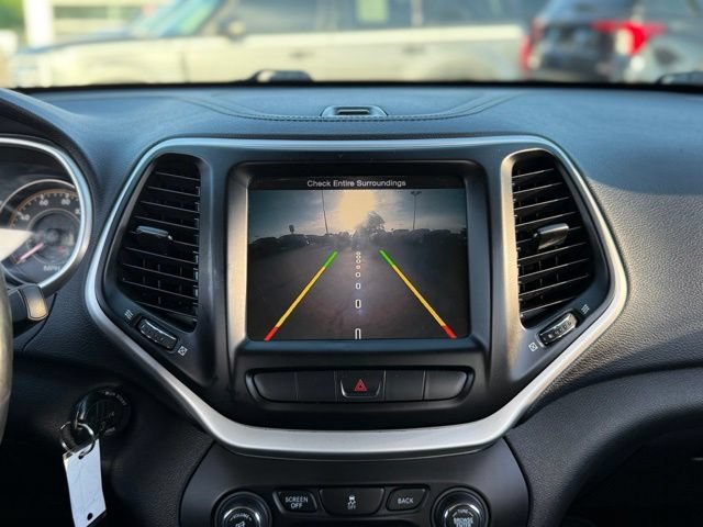 Used 2014 Jeep Cherokee Latitude w/ Cold Weather Group FWD image 3