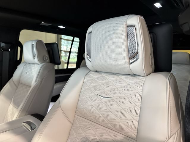 New 2026 Cadillac Escalade ESV Platinum Sport w/ LPO, ONYX Package AWD/4WD image 20