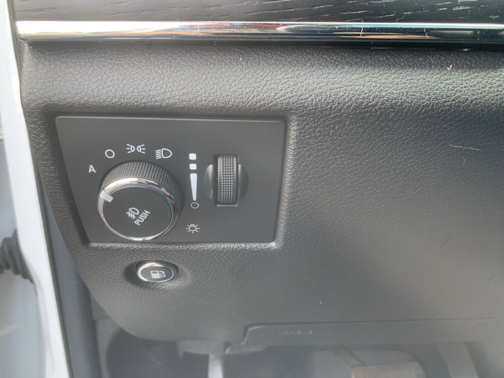 Used 2014 Jeep Grand Cherokee Summit image 16