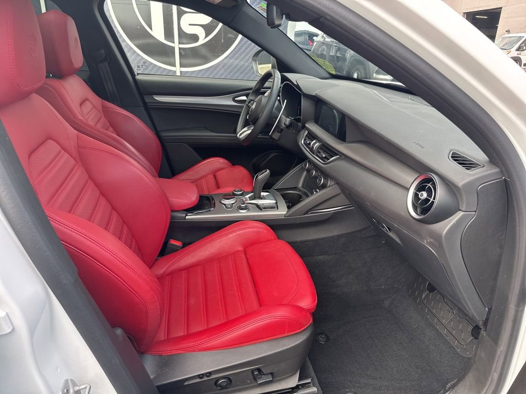 Used 2024 Alfa Romeo Stelvio Veloce image 62