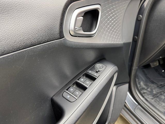 Used 2023 Kia Soul LX w/ LX Technology Package image 11