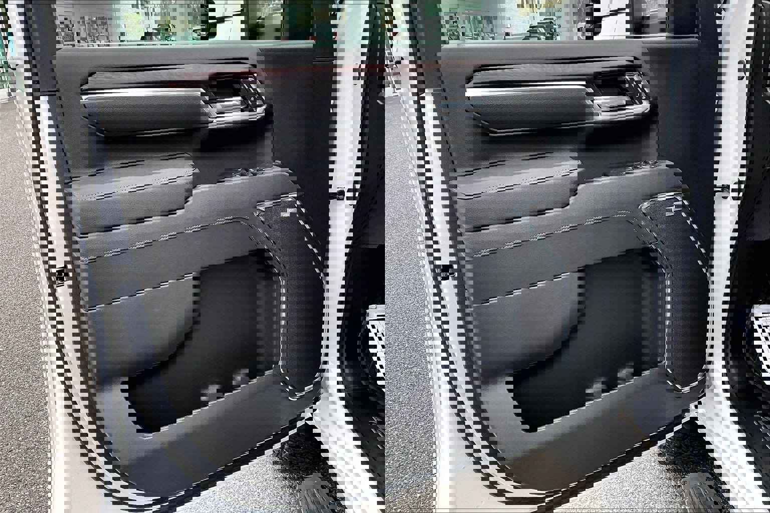 Used 2025 GMC Sierra 3500 SLT w/ SLT Premium Package image 19