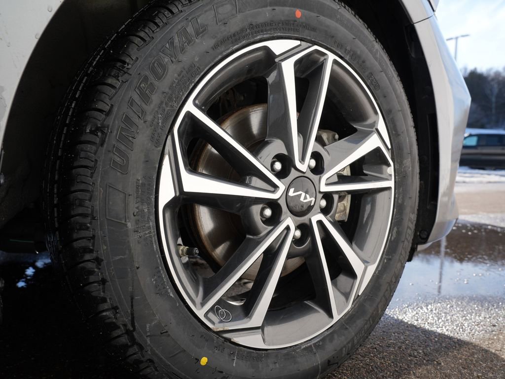 Used 2022 Kia Forte LXS image 32