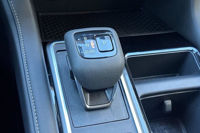 New 2025 Nissan Pathfinder SV w/ Black Appearance Package image 18