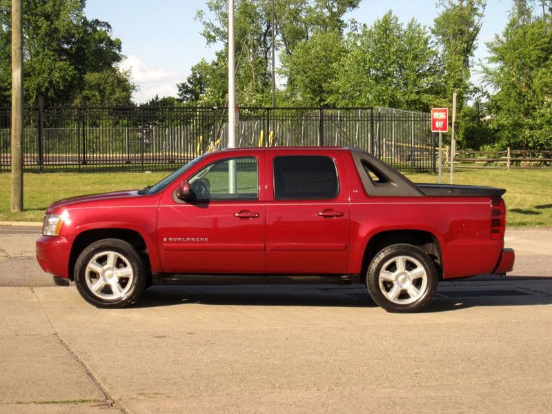 Used 2007 Chevrolet Avalanche LT w/ LT Preferred Equipment Group AWD/4WD image 6
