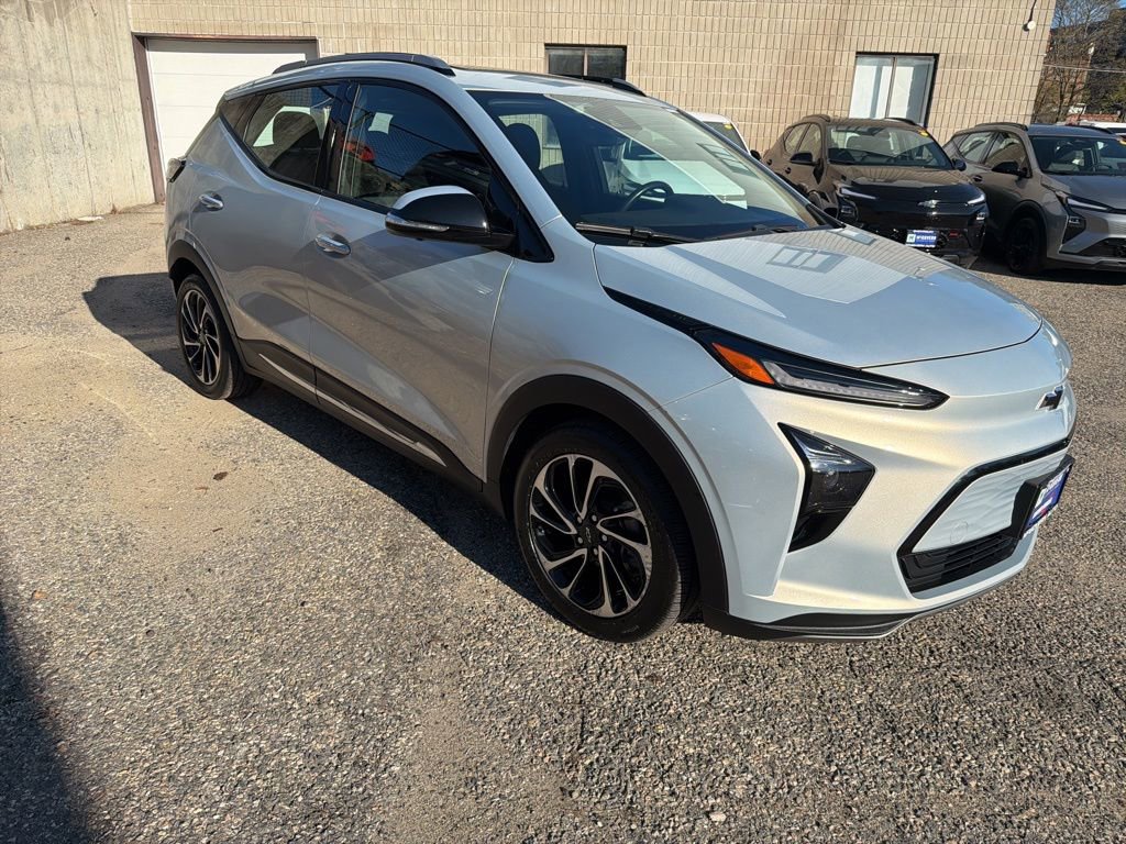Used 2022 Chevrolet Bolt EUV Premier w/ Sun & Sound Package FWD image 8
