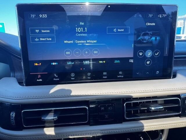Used 2022 Lincoln Nautilus Reserve AWD/4WD image 7