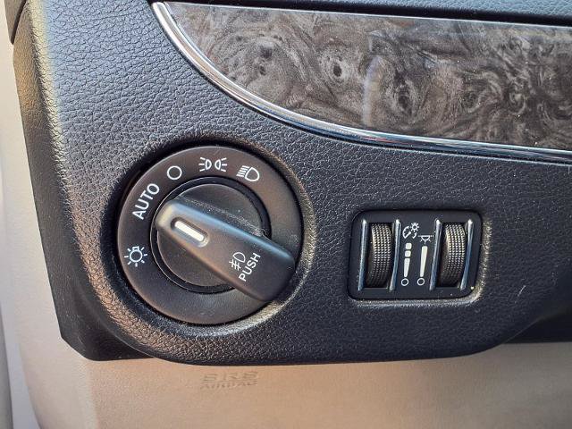 Used 2014 Chrysler Town & Country Touring FWD image 14