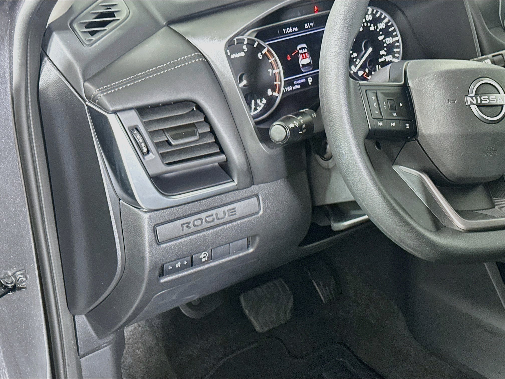 Used 2025 Nissan Rogue S FWD image 17