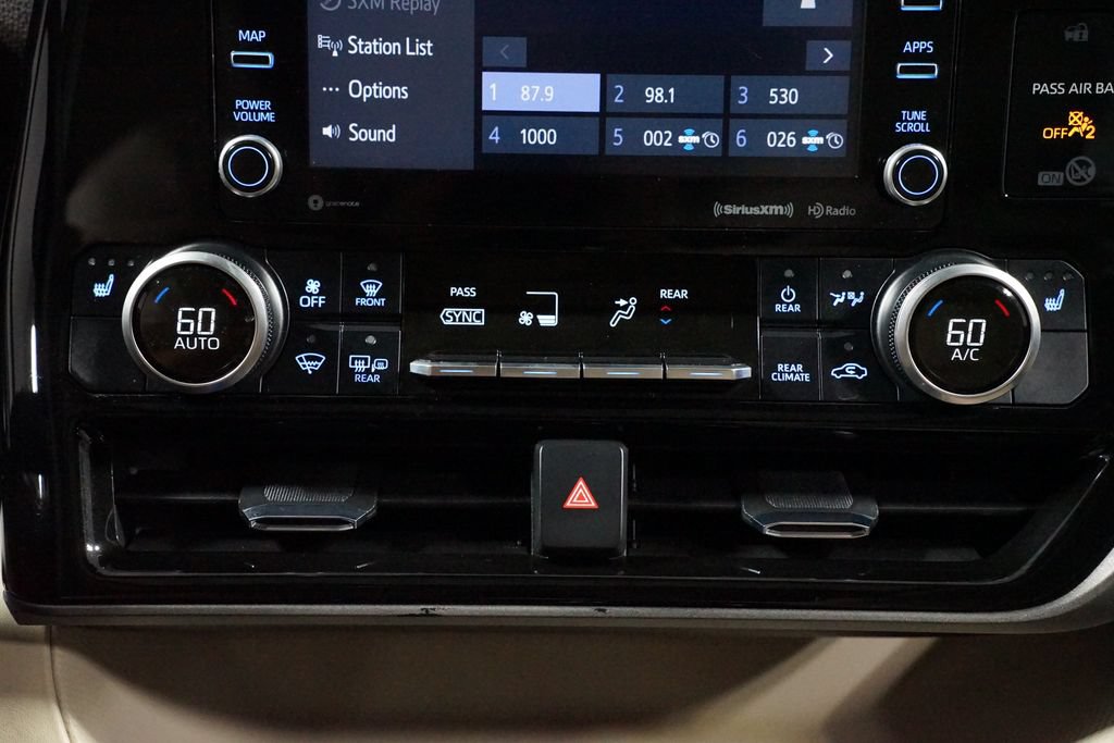 Certified 2021 Toyota Highlander XLE FWD image 19