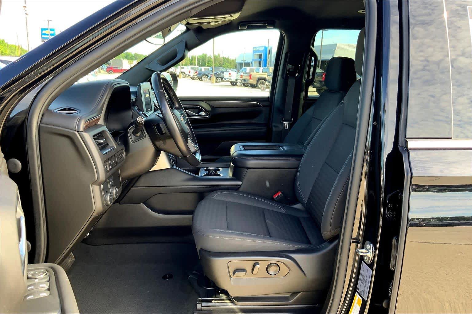 Used 2023 Chevrolet Suburban LS image 8