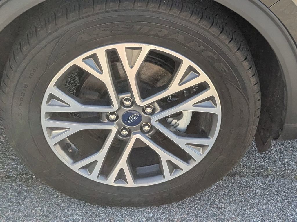 Used 2021 Ford Escape SEL w/ Technology Package FWD image 13
