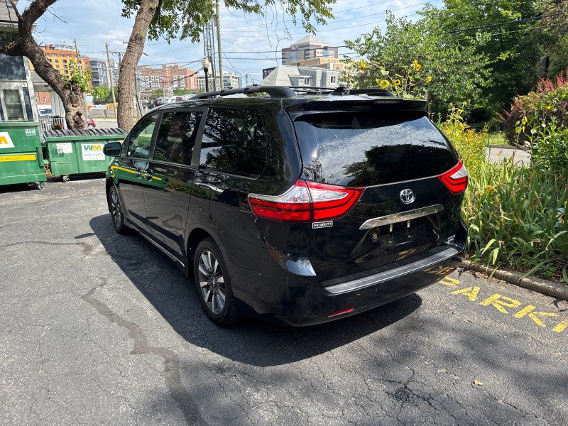 Used 2018 Toyota Sienna Limited Premium AWD/4WD image 4