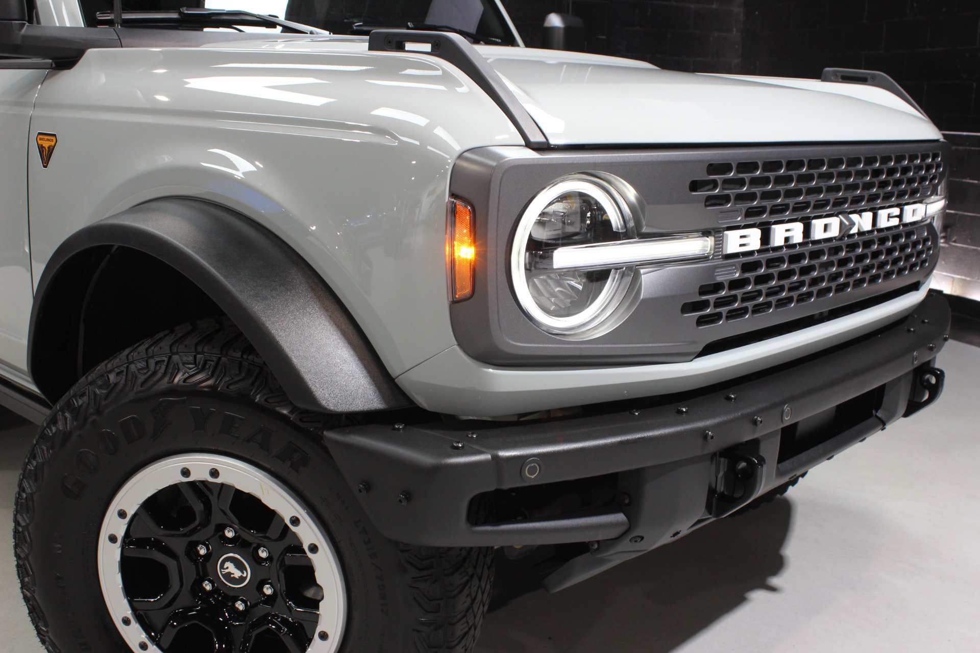 Used 2022 Ford Bronco Badlands image 9