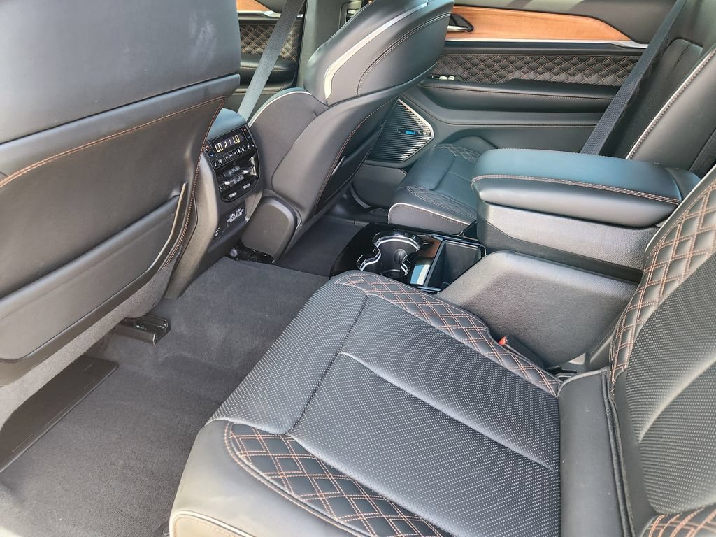 Used 2025 Jeep Grand Cherokee L Summit AWD/4WD image 9