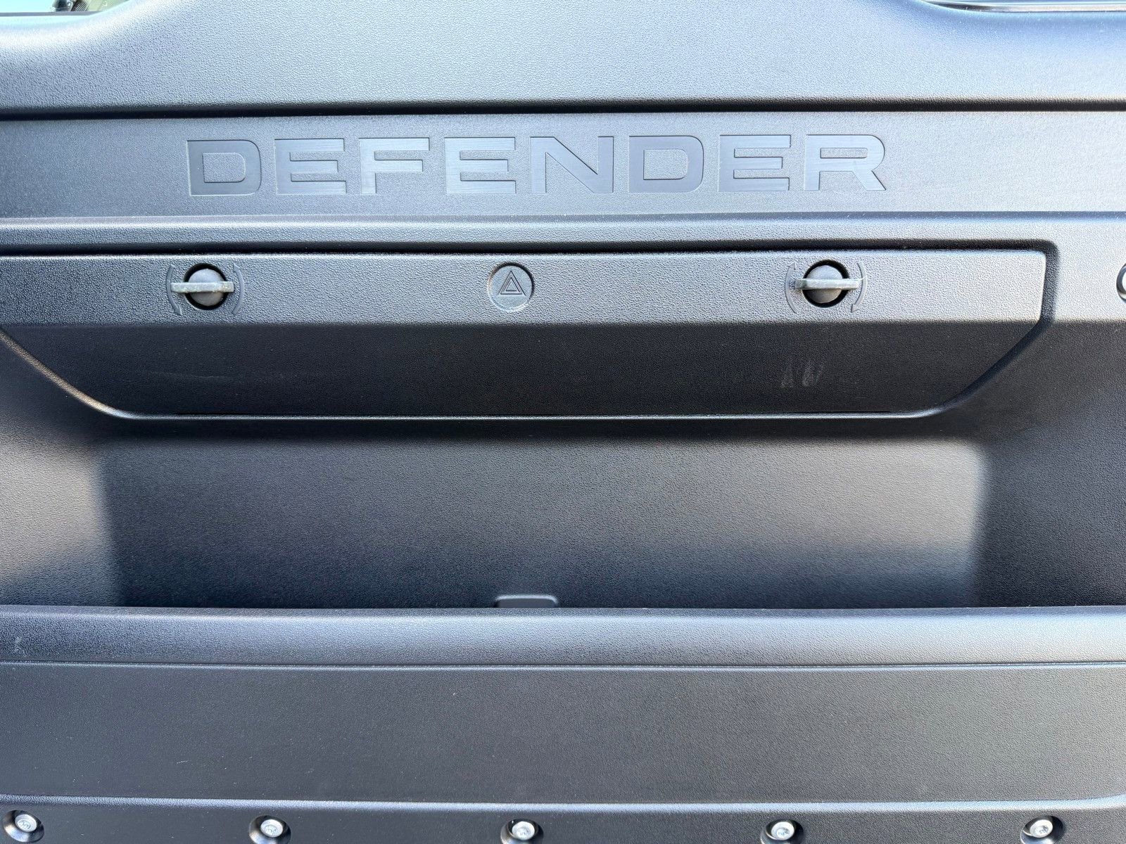 Used 2025 Land Rover Defender 90 S image 27