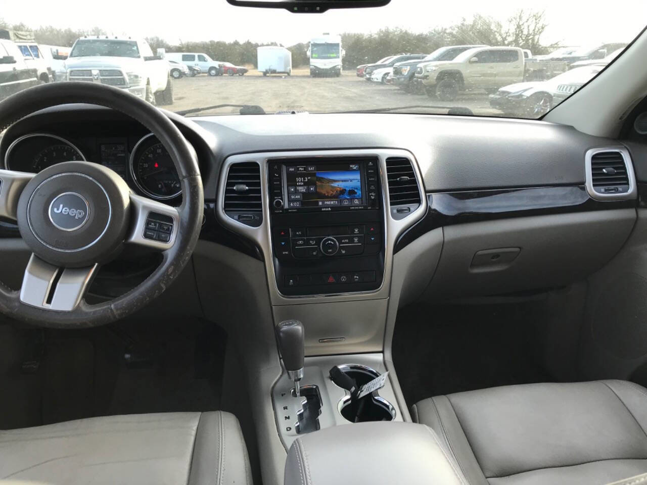 Used 2013 Jeep Grand Cherokee Laredo image 44