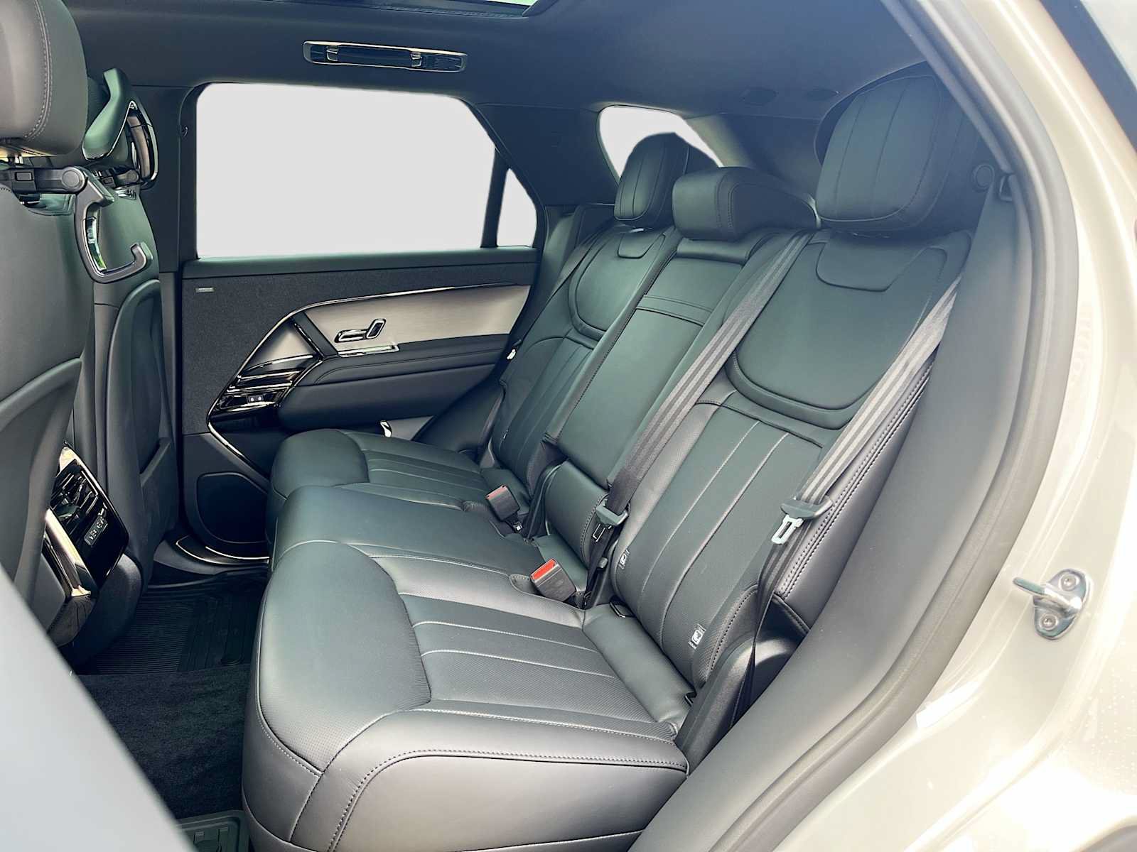 New 2026 Land Rover Range Rover Sport SE AWD/4WD image 17