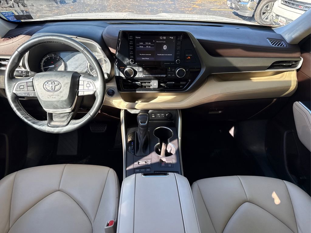 Used 2022 Toyota Highlander XLE image 23