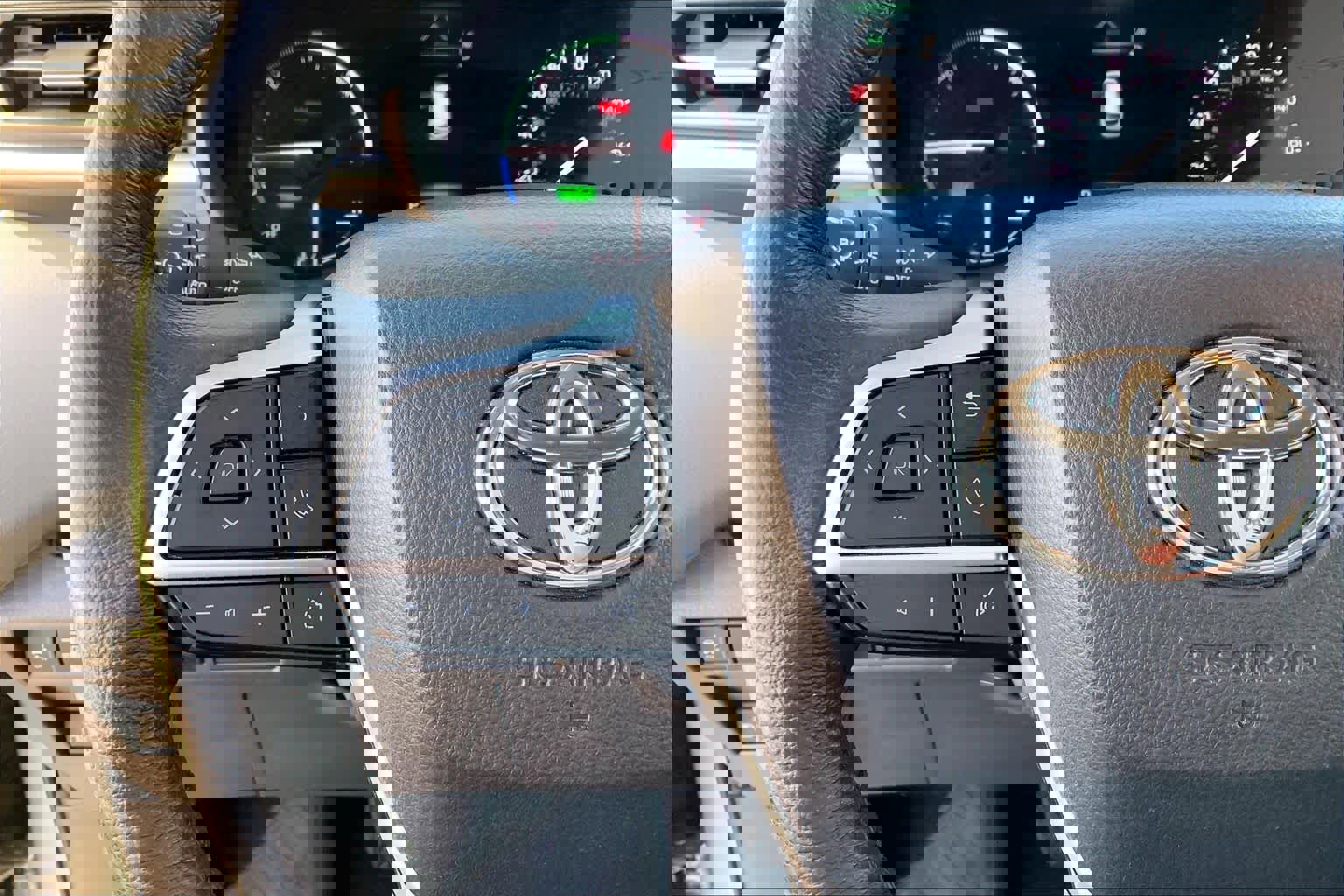 Used 2024 Toyota Sienna XLE image 24