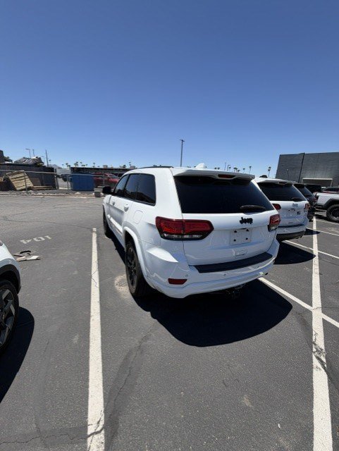 Used 2020 Jeep Grand Cherokee Altitude RWD image 4
