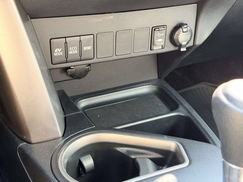 Certified 2017 Toyota RAV4 XLE w/ All Weather Liner Package AWD/4WD image 6