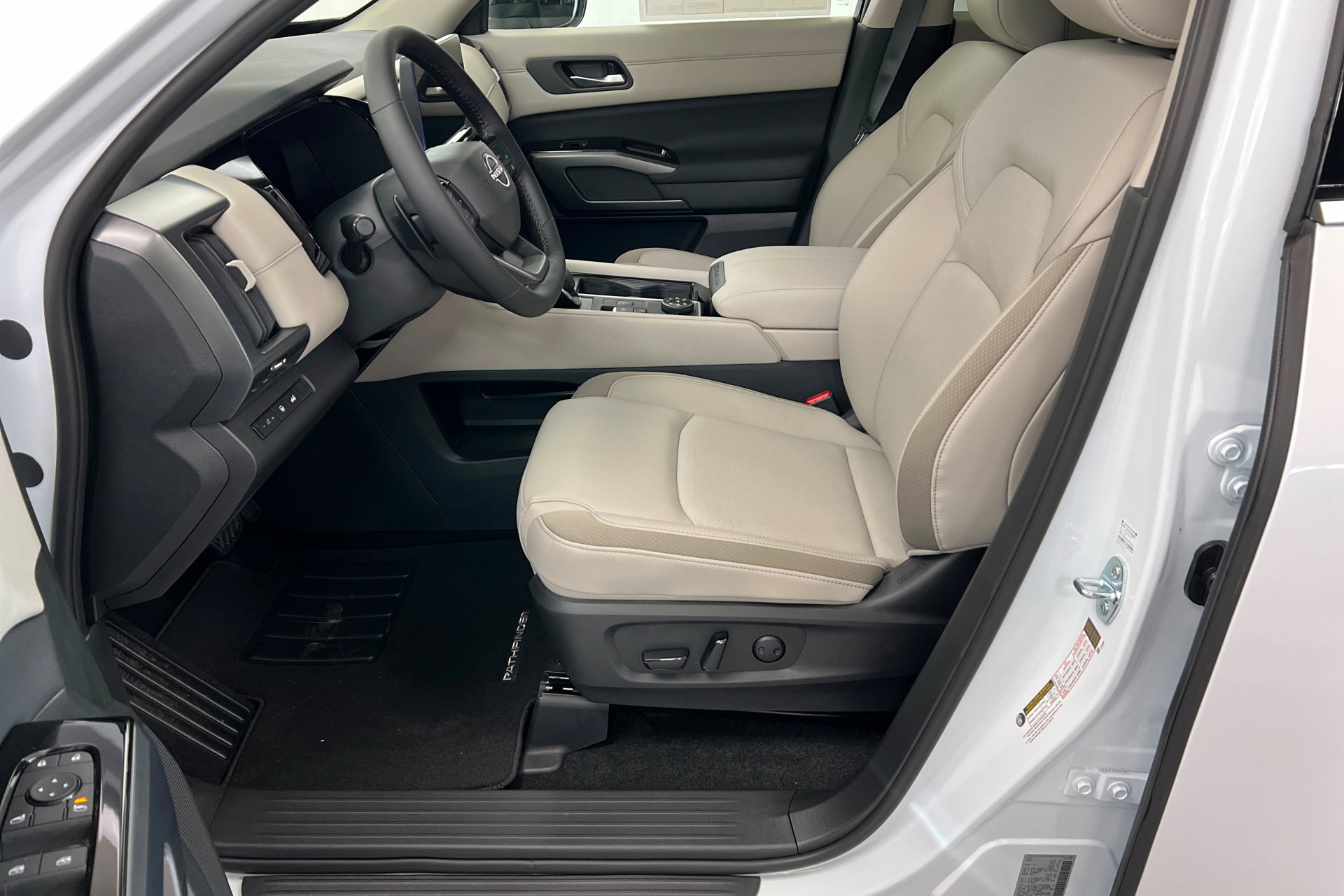 New 2026 Nissan Pathfinder SL image 17