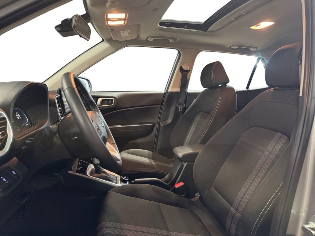 Used 2023 Hyundai Venue SEL FWD image 13