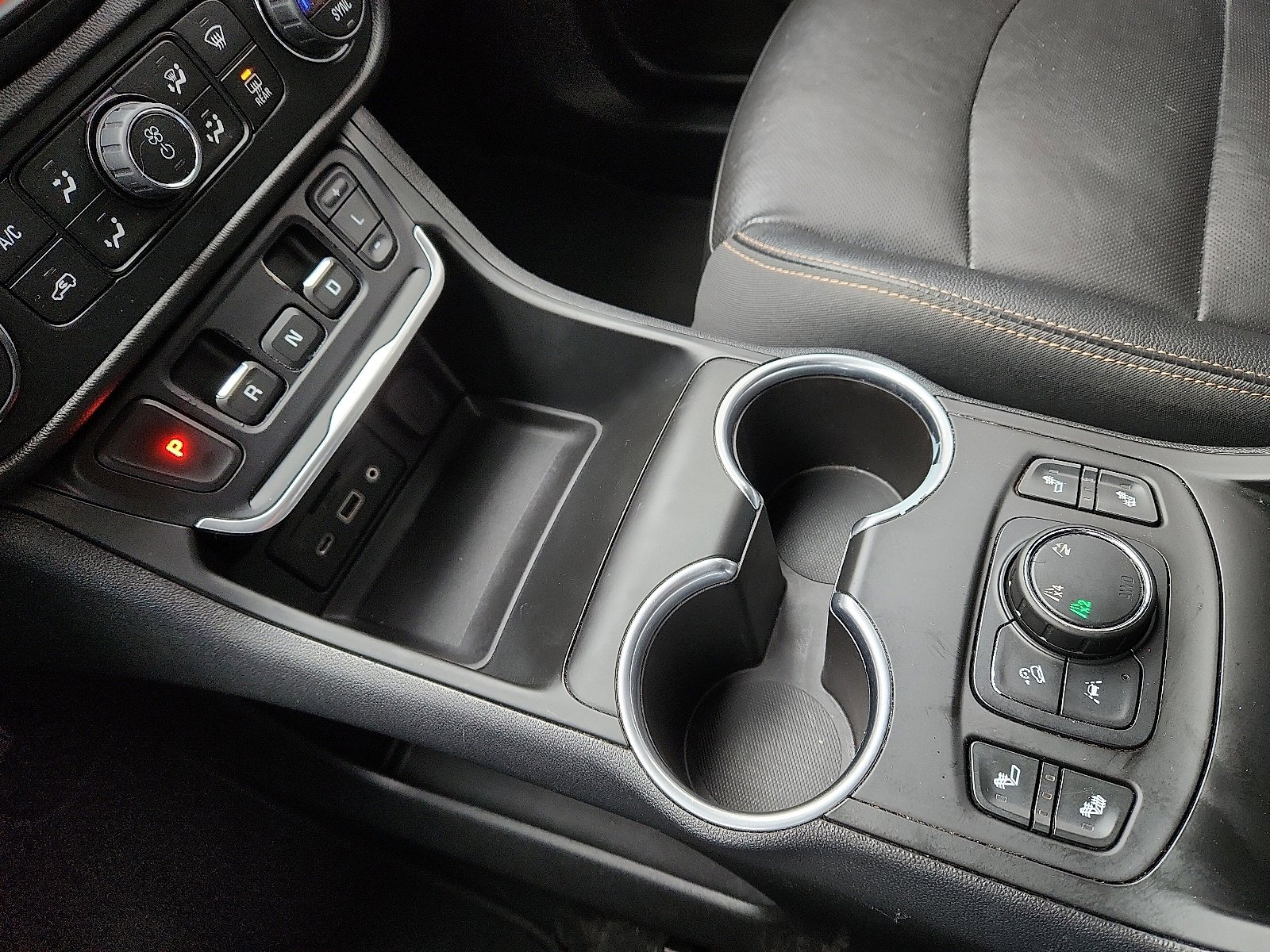 Used 2020 GMC Terrain SLT image 25