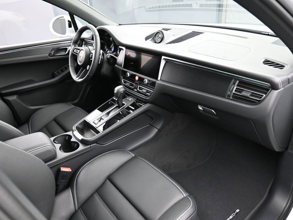 New 2026 Porsche Macan GTS AWD/4WD image 32